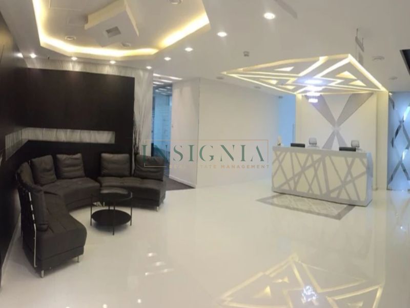 High Floor Vacant Near Metro Spacious