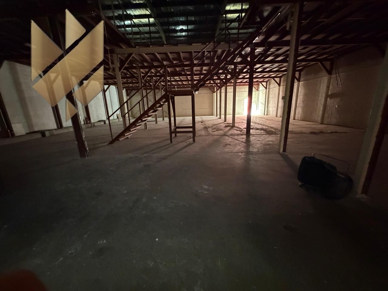 Mezzanine storage warehouse in Industrial Area 17, large space