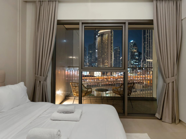 Burj View 2BR Near Dubai Mall | Sleeps 6| Pool