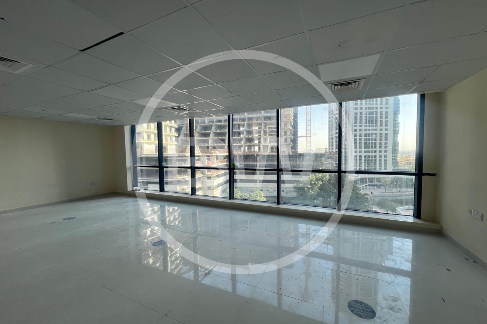 VACANT | FITTED | LAKE VIEW | READY TO MOVE