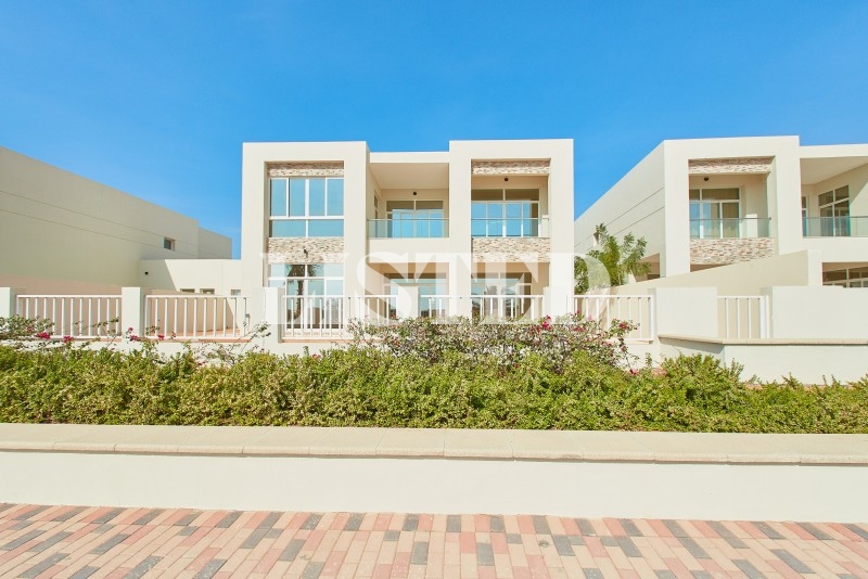 Distress Deal|Luxury Beachfront Villa|Urgent Sale