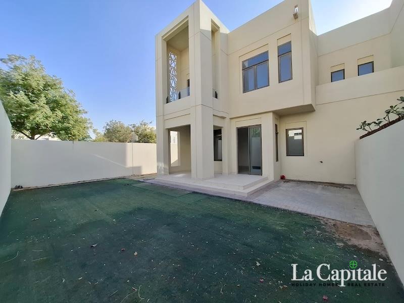 NEAR POOL AND PARK | READY TO MOVE | EXCLUSIVE