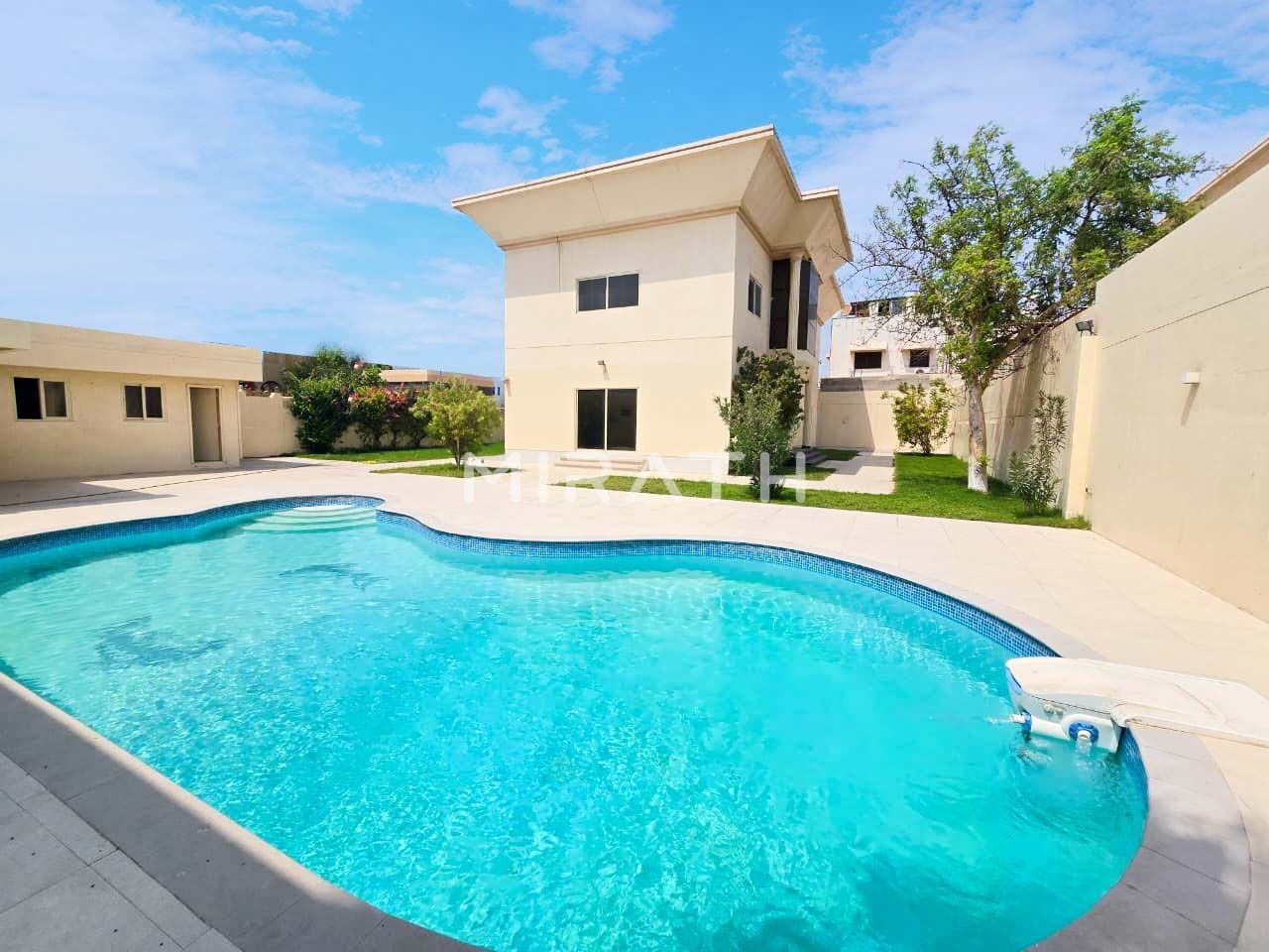 Spacious Villa| Private Garden and Pool | Premium