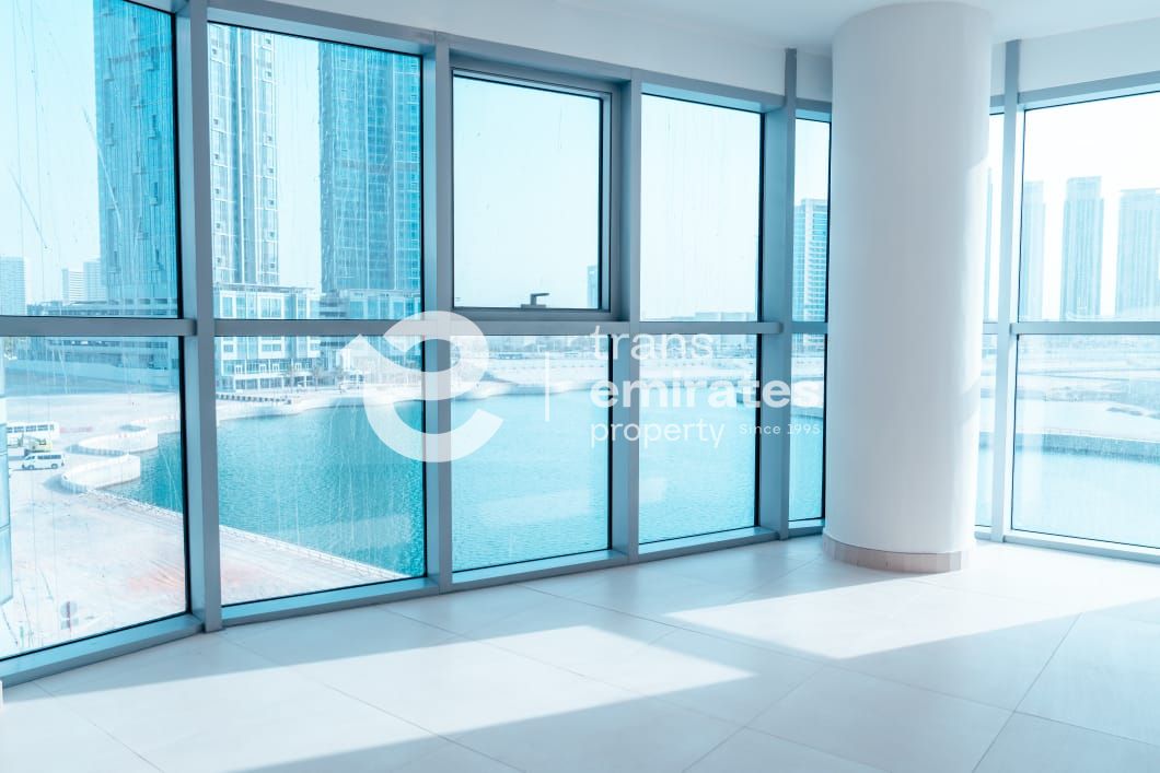 Canal View | Spacious 4BR | Ideal Location