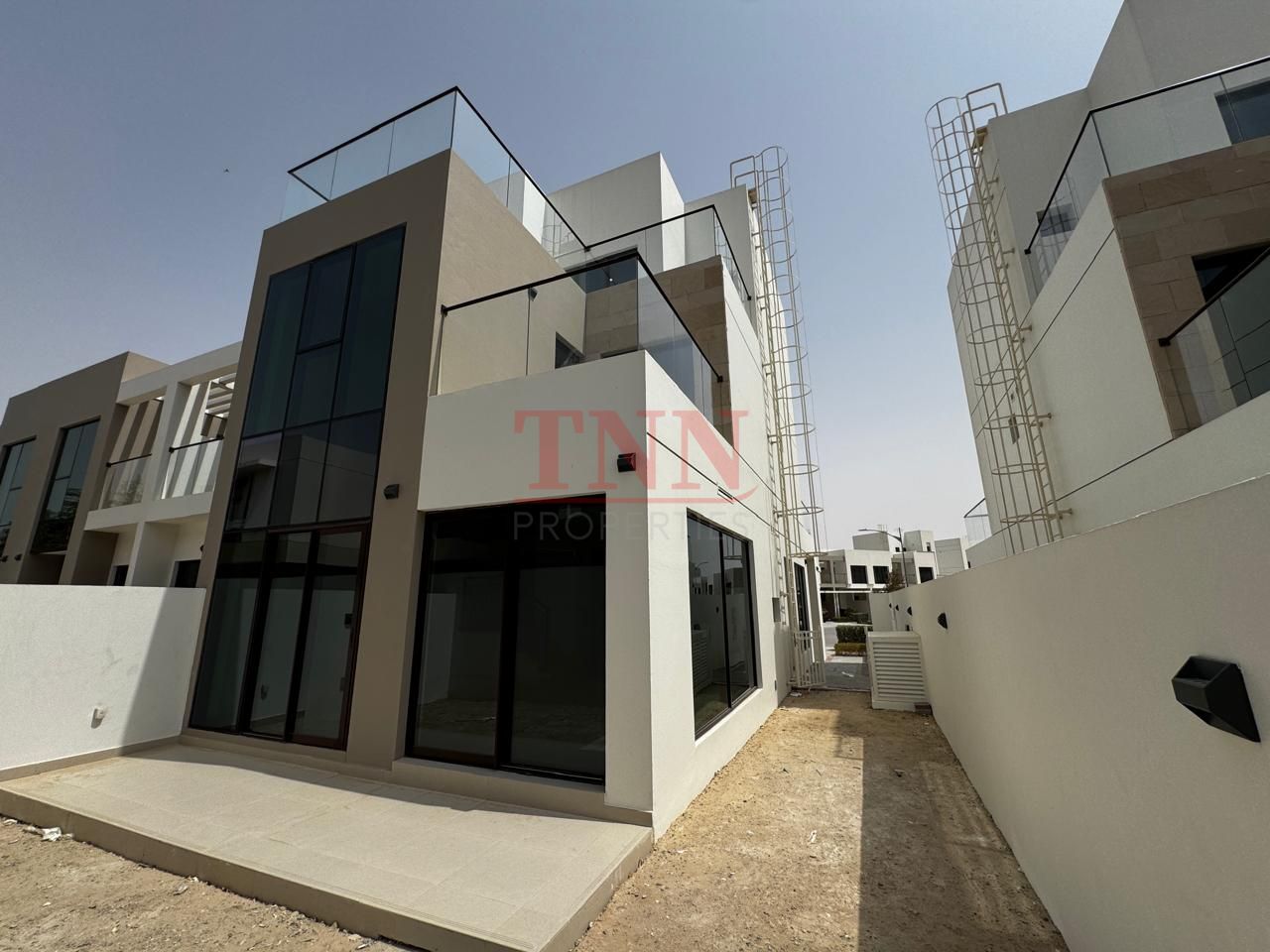 INVESTOR DEAL | 5 + MAID | SINGLE ROW | READY