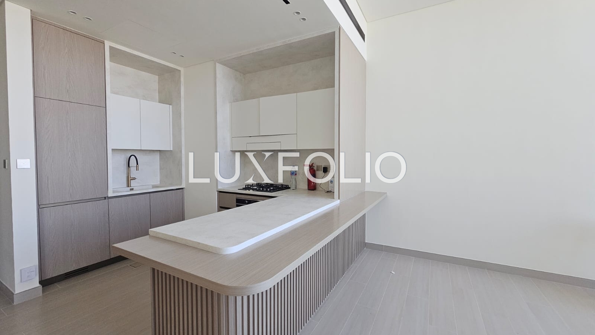 HIGH FLOOR | NEW BUILDING | SPACIOUS 1 BED