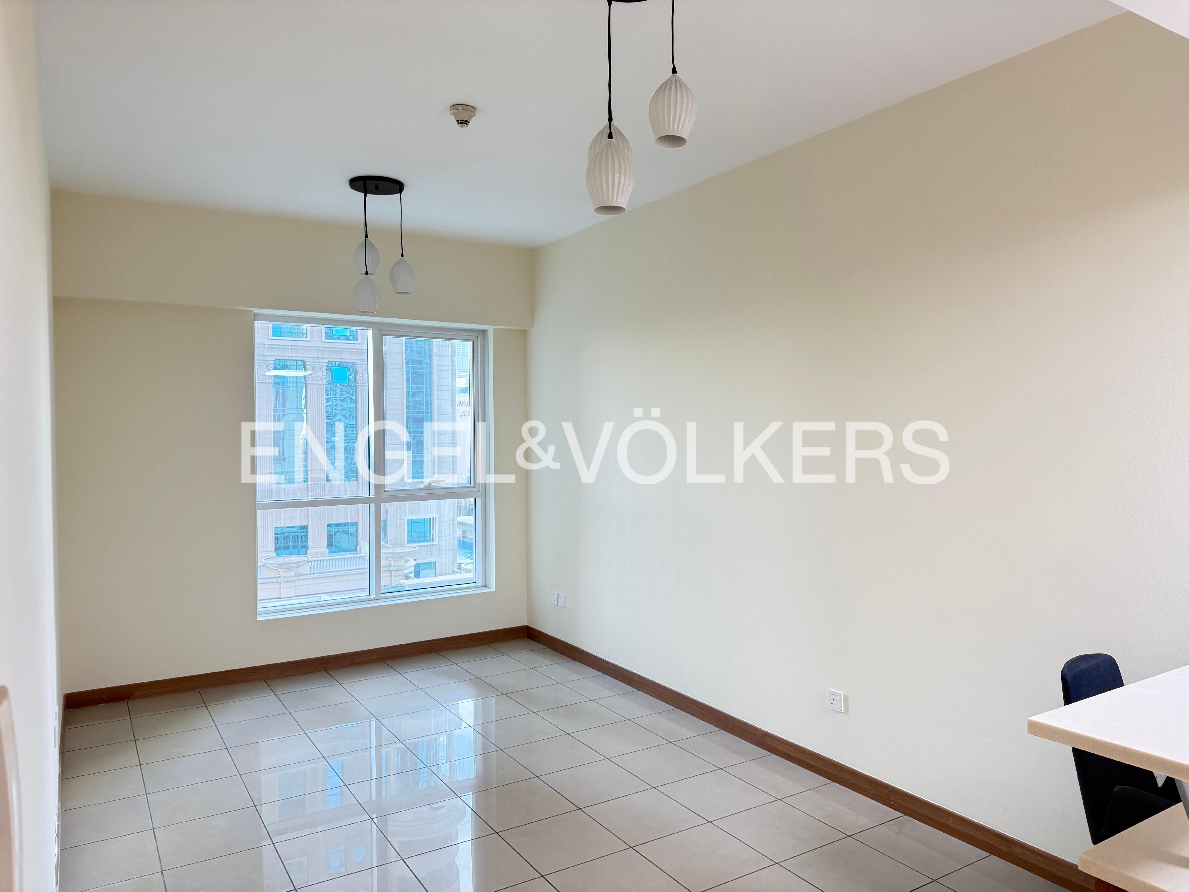 Bright One-Bedroom | Partial Marina Harbour view