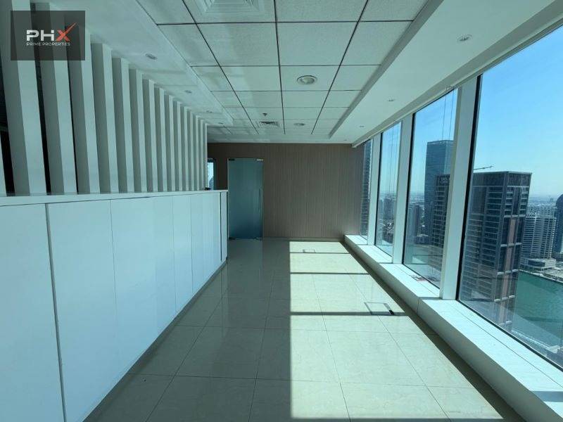 High Rise I Bright and Spacious I Stunning Work Place
