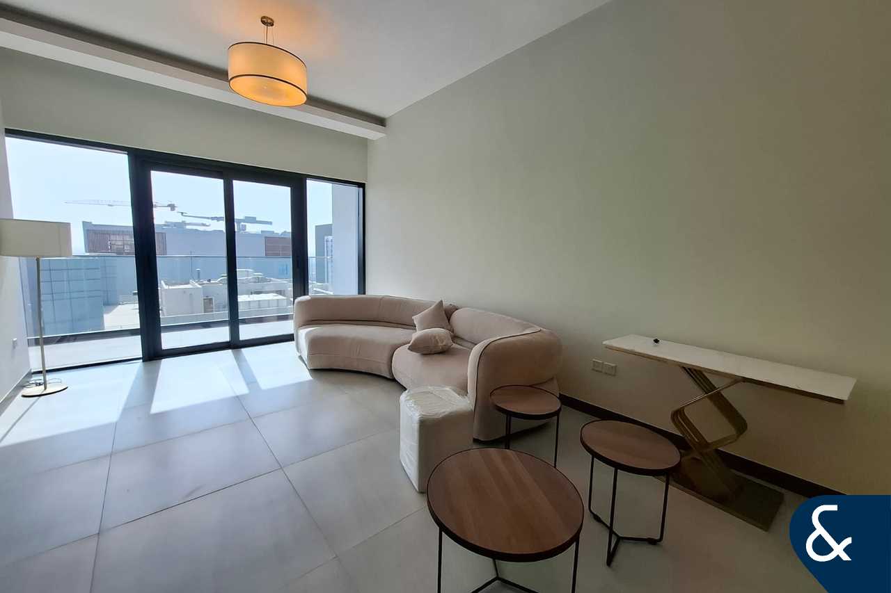 MODERN | SPACIOUS | HIGH FLOOR