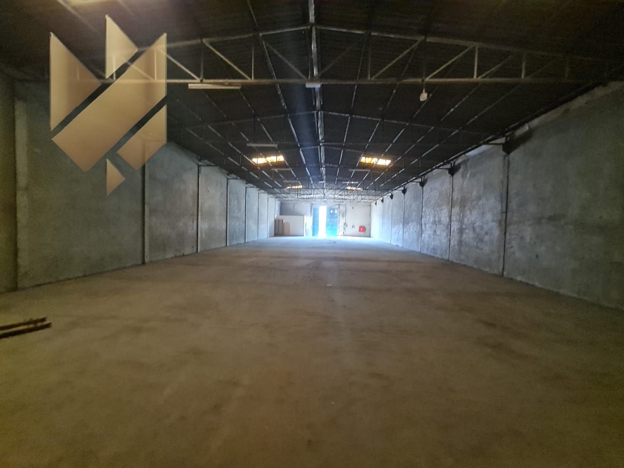 Warehouse for Rent in Industrial Area 2 Sharjah Size: 10,000 sq. ft. Location: Directly on a main road Includes 3 internal offices With bathroom