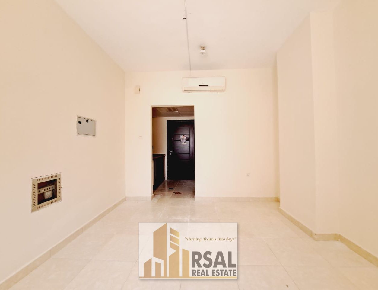 Lavish Studio/Close Kitchen/Family Building/Near Ambassador School