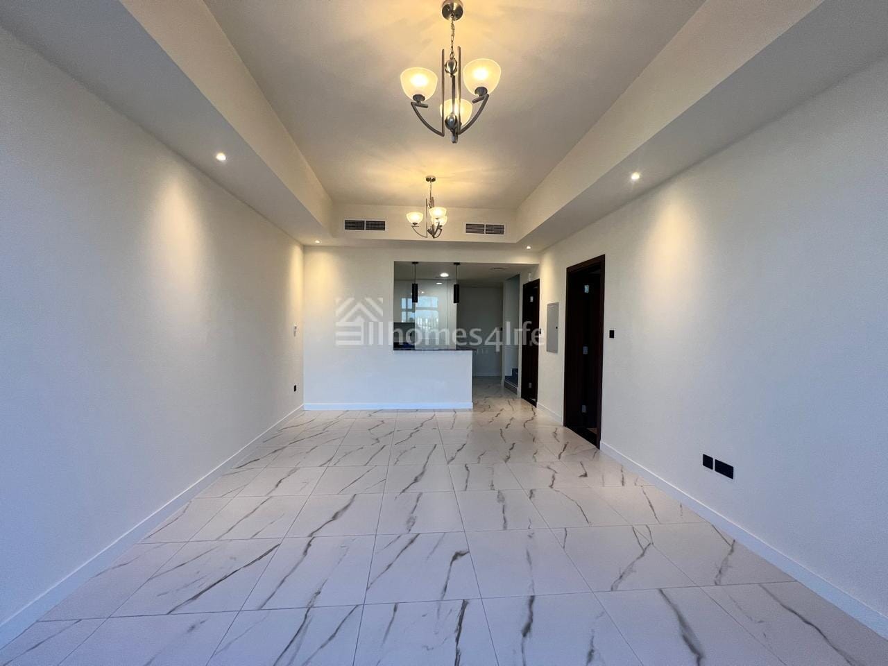 GORGEOUS 4 BED - SINGLE ROW , FAMILY LIVING