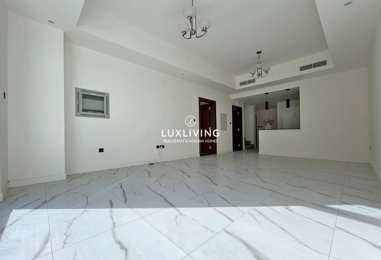 Best Middle Unit | Single Row | On Park | Vastu