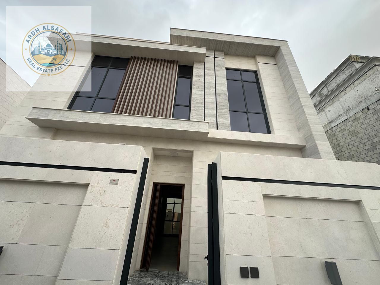 Luxury Villa For Sale in Al Hoshi ,Sharjah,Practice Design ,ideal Room Distribution ,High - Quality Finishing ,And Full Amenities