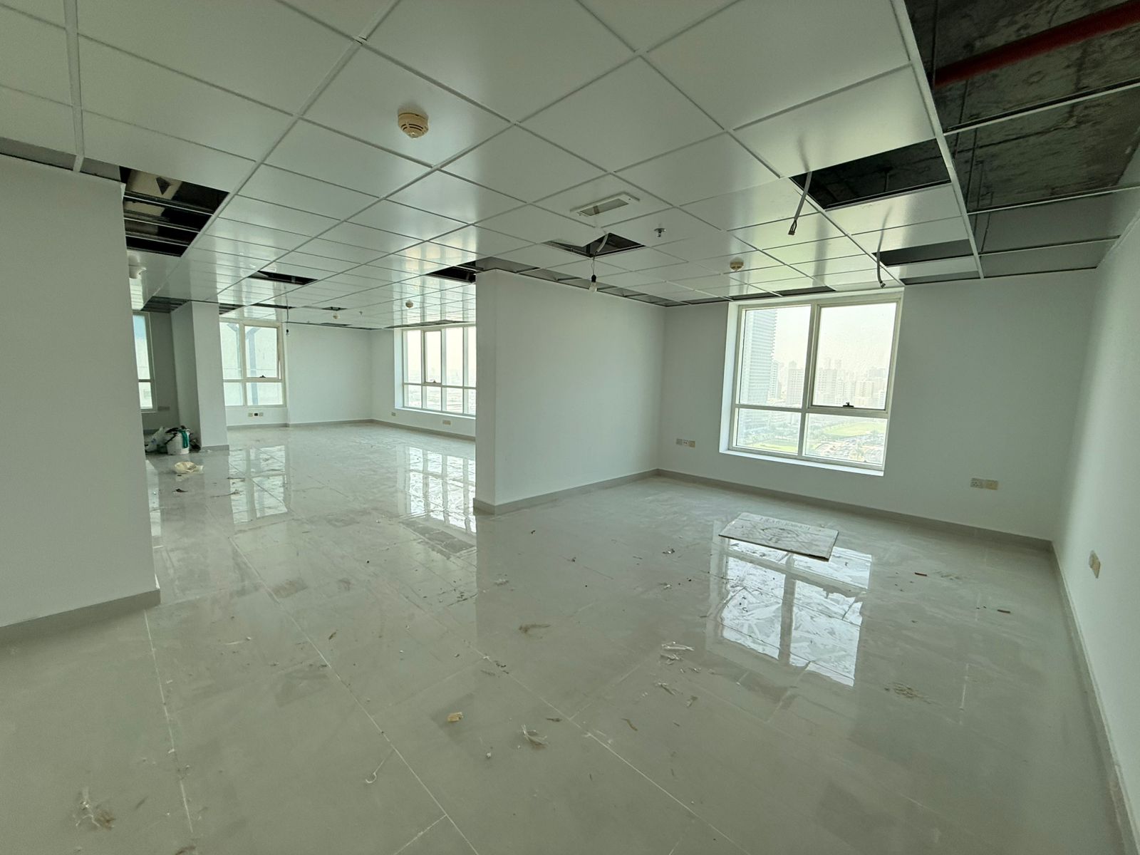 Luxury office in Al Majaz 2 – free parking – 2 bathrooms – kitchen – spacious 1,850 sq. ft – full sea view.
