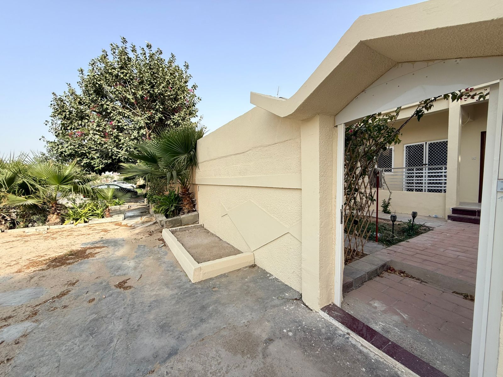 Arabian house 3 bedrooms & big majlis / maid room / store room / internal parking / outdoor garden / no deposit / near Dubai & Ajman exit