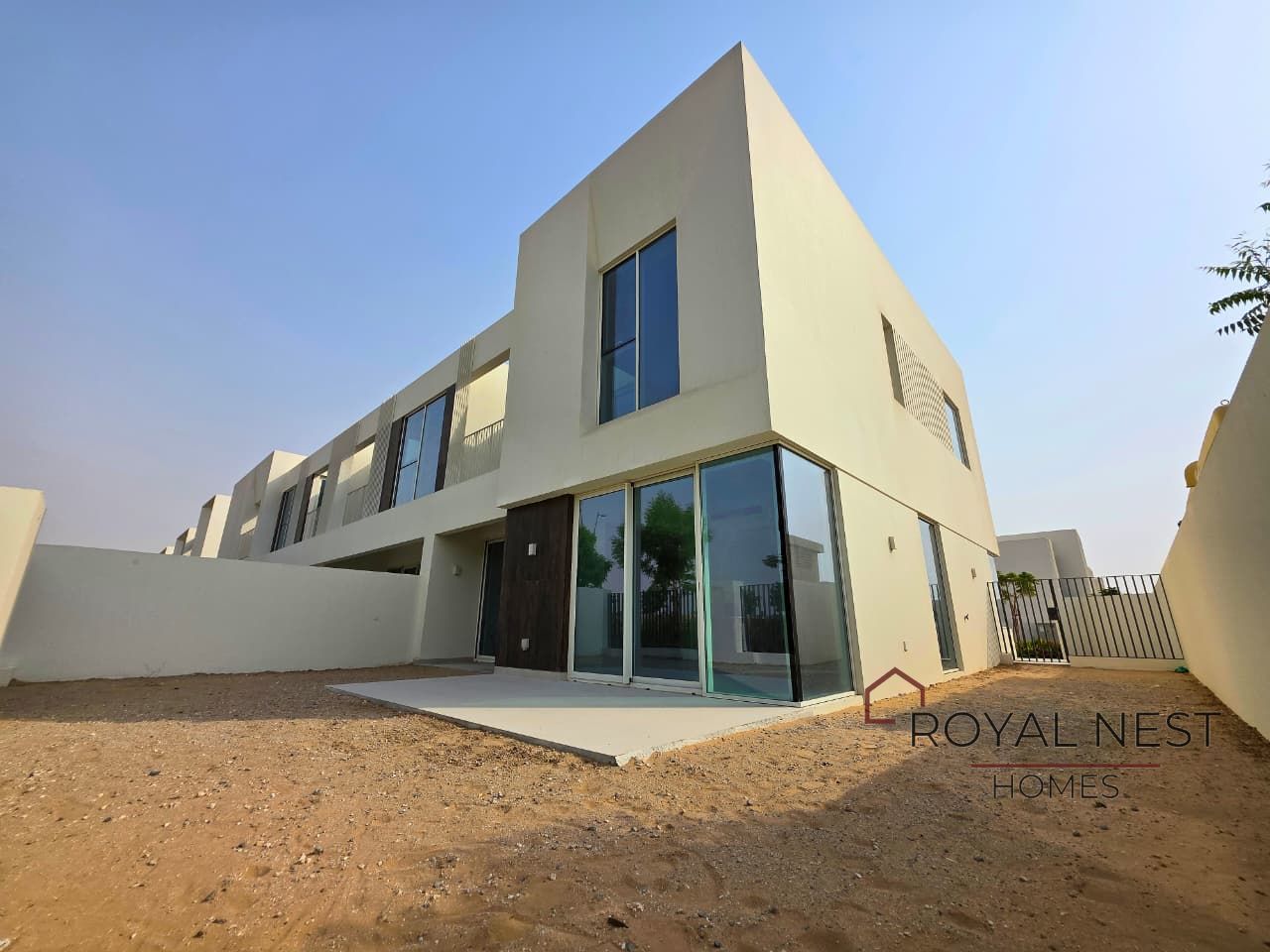 Near to Amenities | Single Row | Cyrus Style