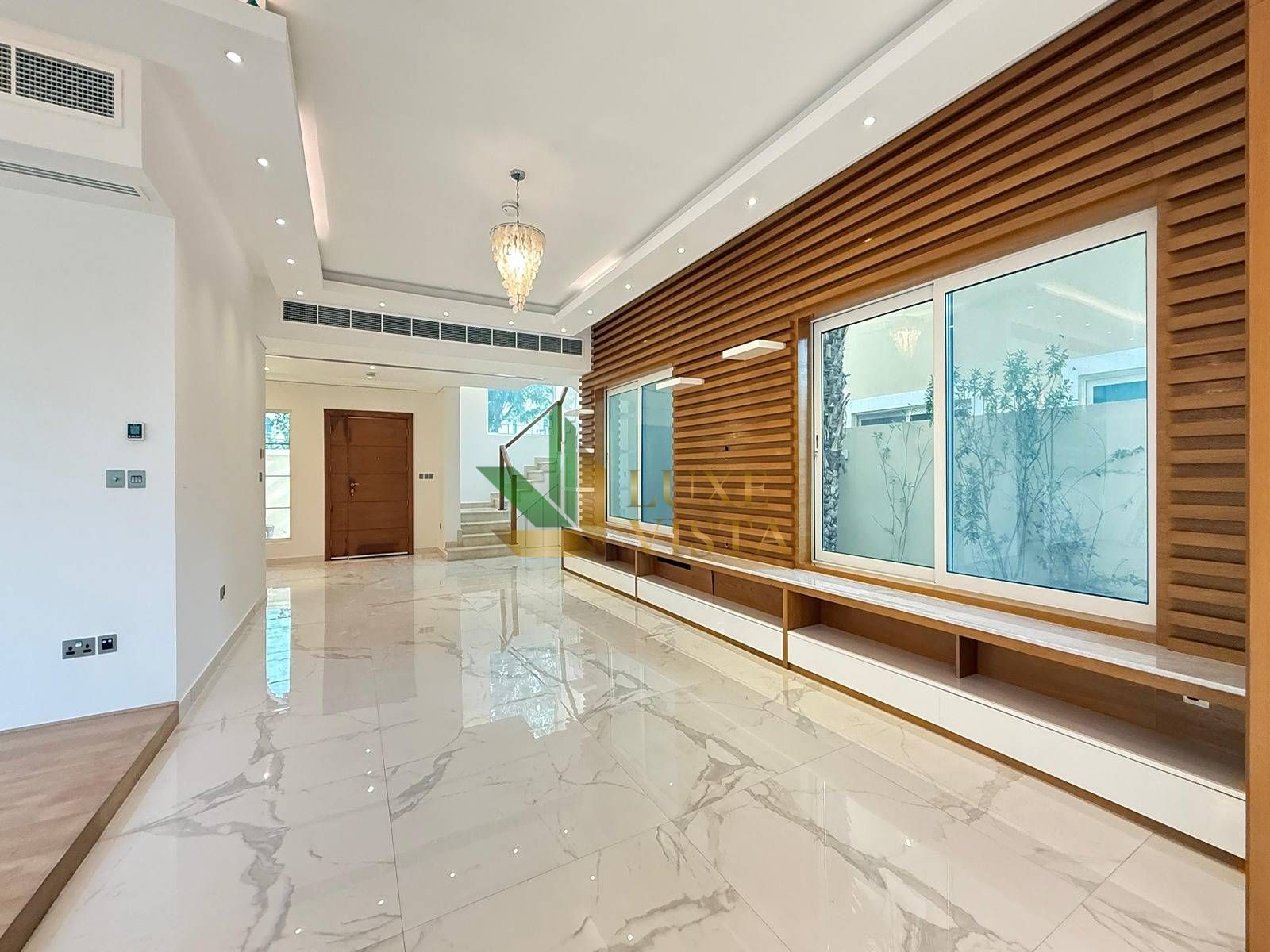Single Row 4BR+Maid | Vacant | Bright layout