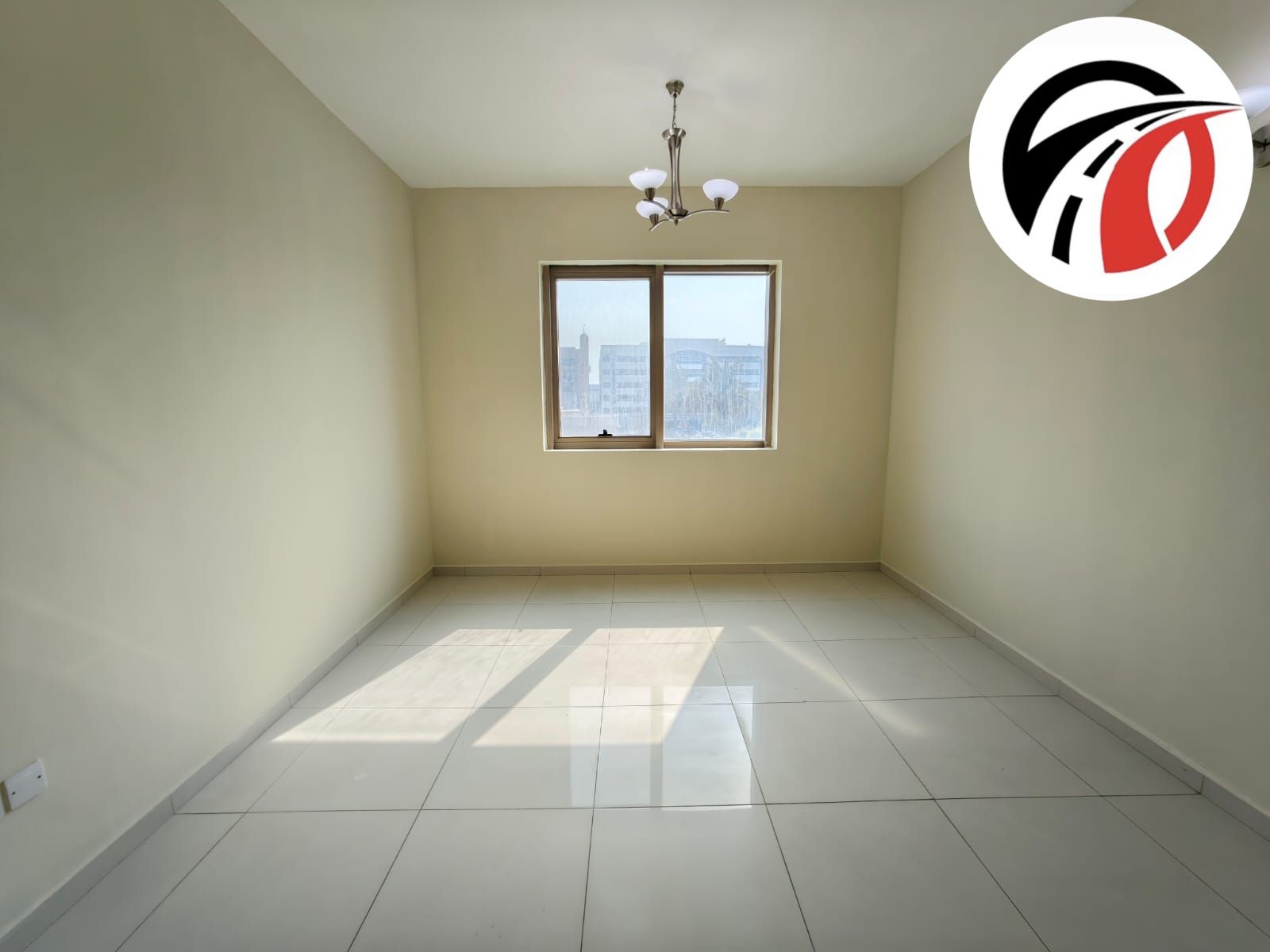 Cheap and Spacious 2 Bedroom in Muteena with Balcony .