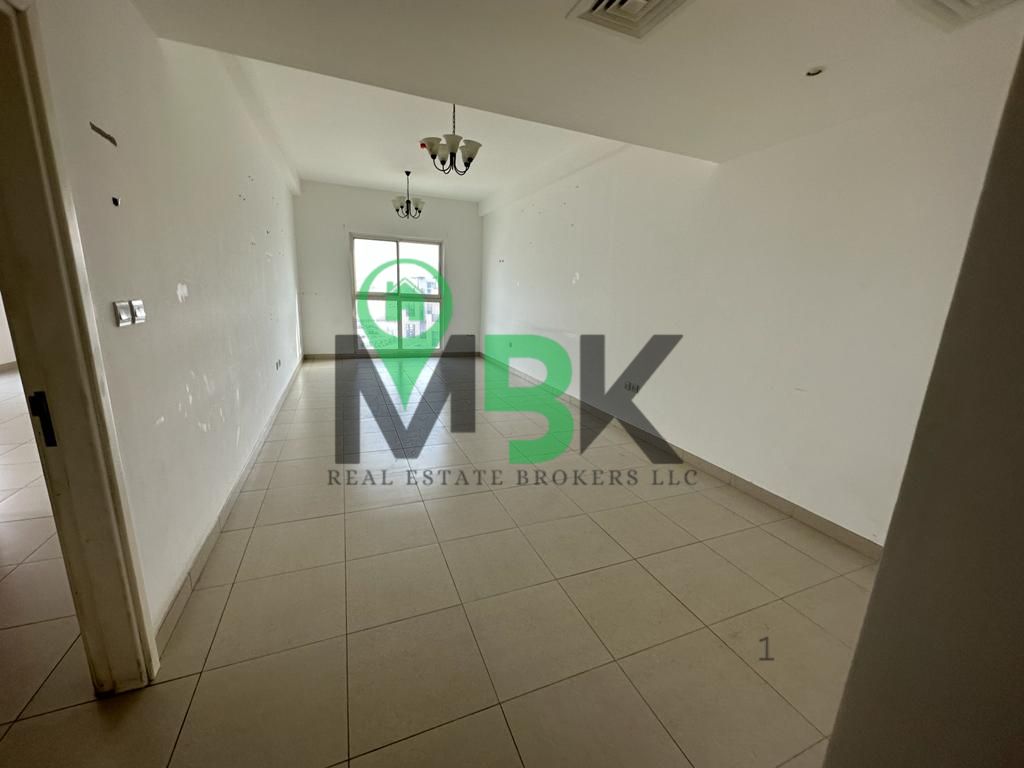 SPACIOUS 1BEDROOM | Bright & Sunny | Close Kitchen