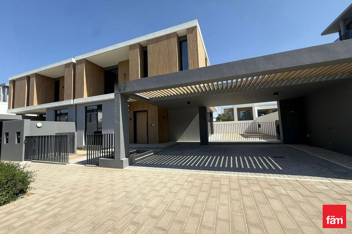spacious SemiDetached Villa Large Layout