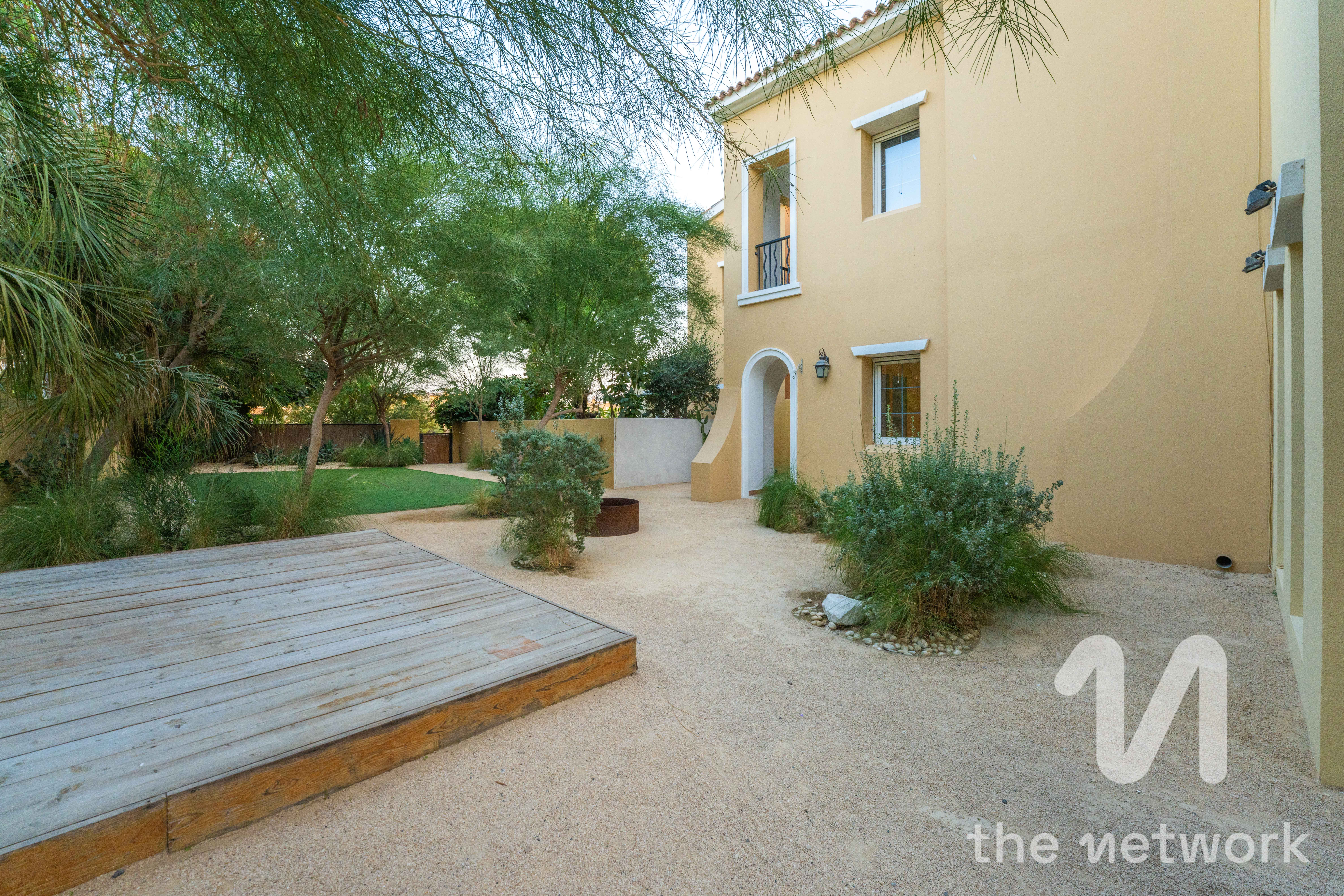 Well maintained | Lake View | Family and Maid's
