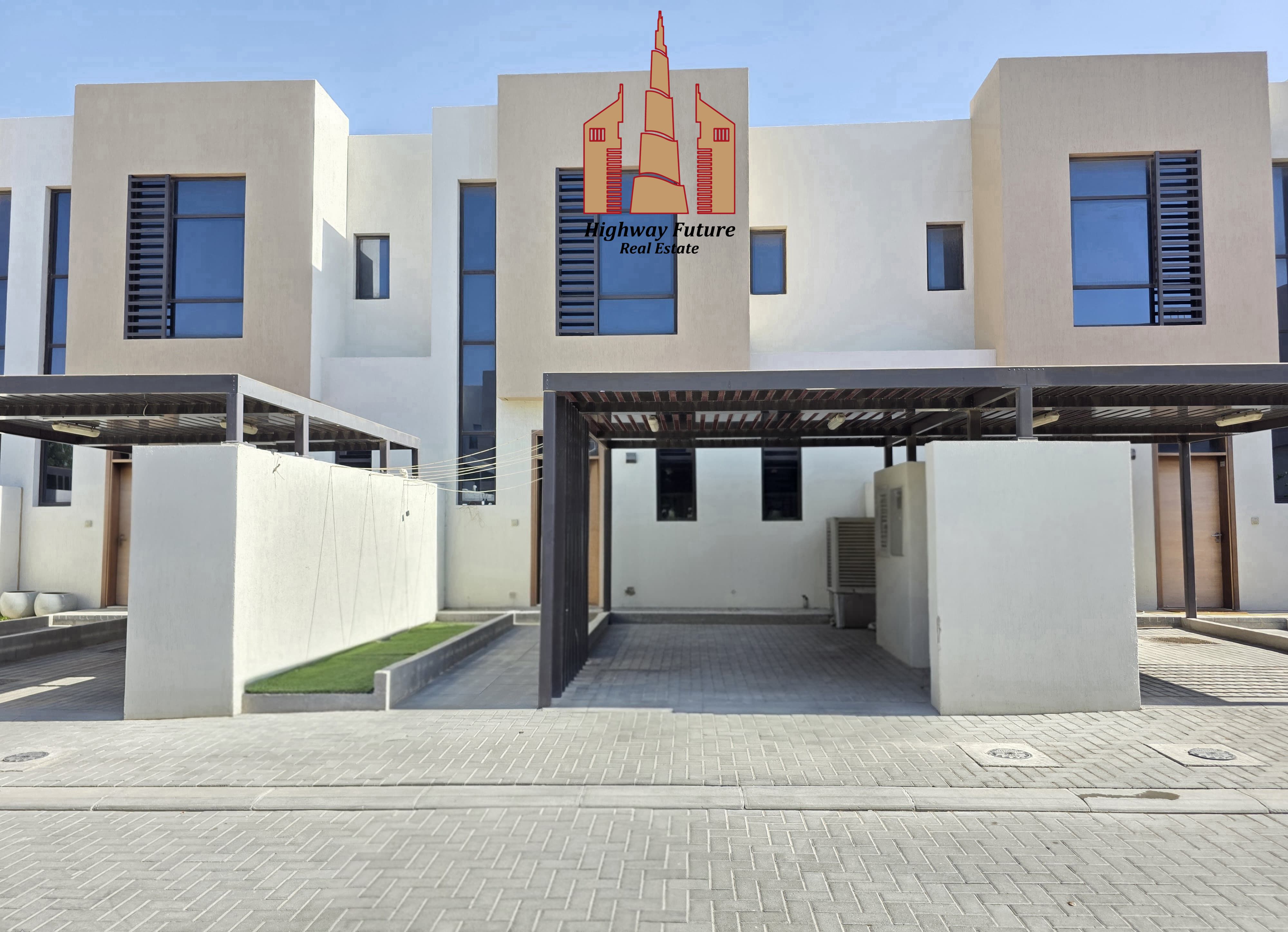Luxury 2BR Townhouse+Maid Room || Spacious Unit