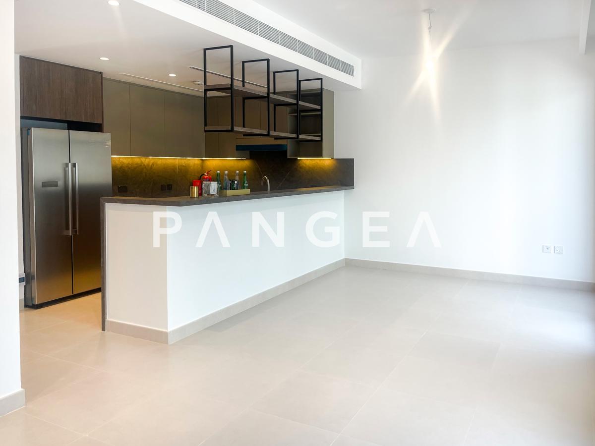 Vacant | Kitchen Equipped | Large Plot