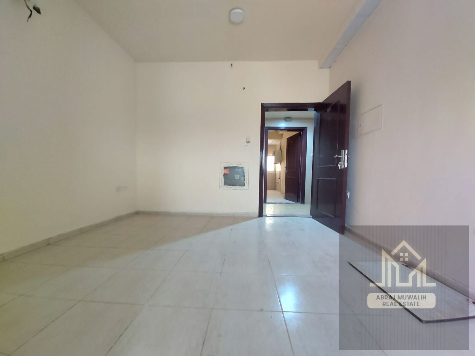Offers price family building big studio Muwaileh Sharjah