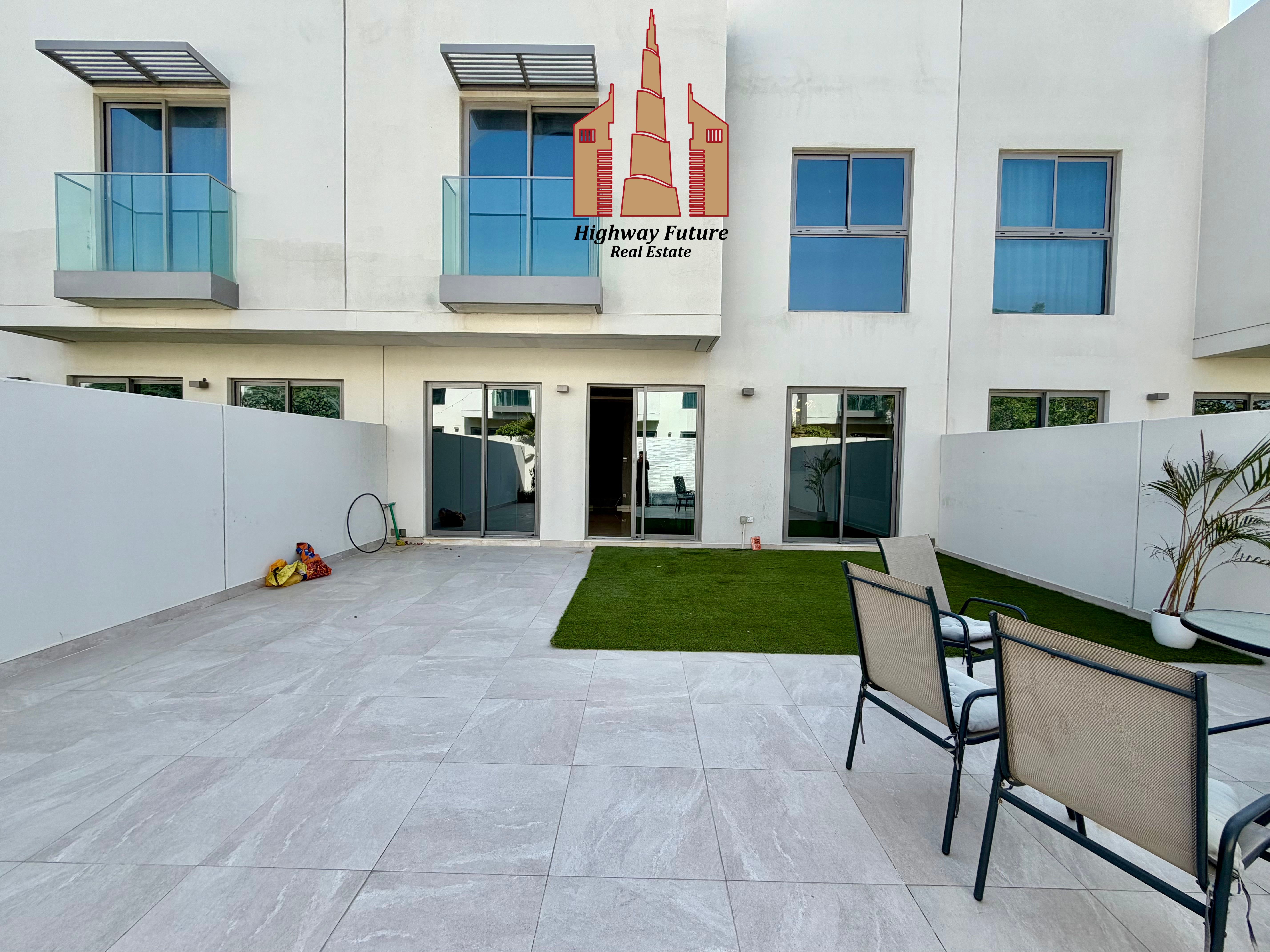 MODERN LUXURIOUS-3 BR TOWNHOUSE WITH MAID-ROOM-RENT 160k IN 4CHQS