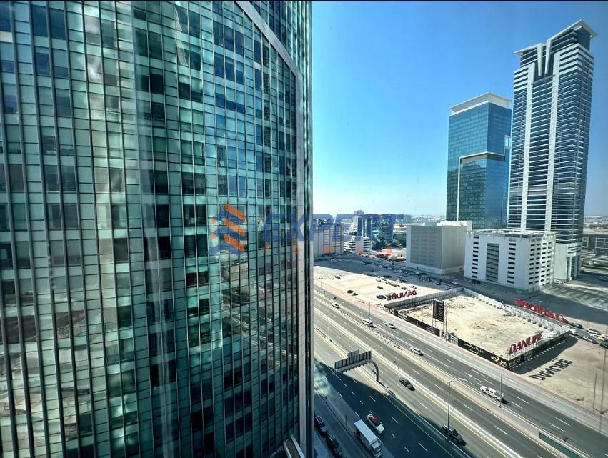 Modern and Bright |High Floor Unit | Fitted Office