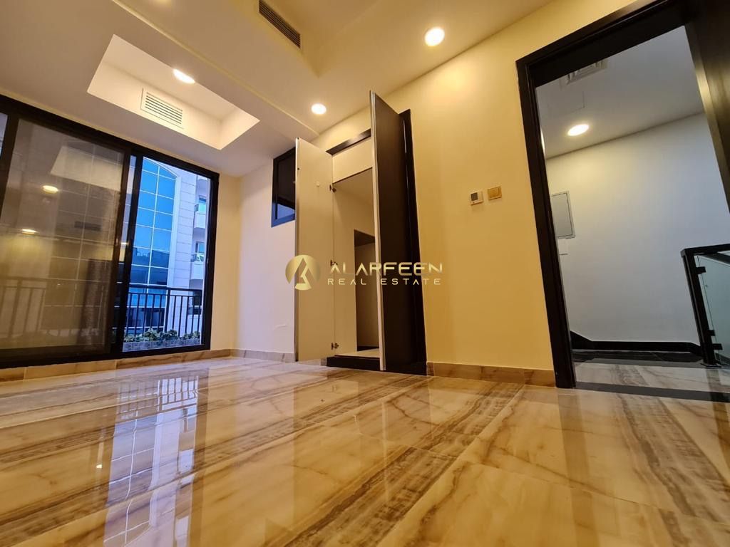 Private Elevator | Middle Corner Unit | 4Br+Maid
