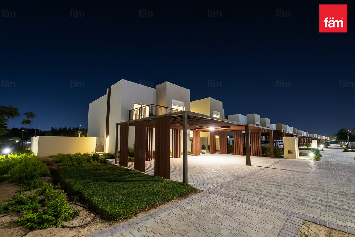 Chiller Free | 3 Bedroom Stacked House | Specious