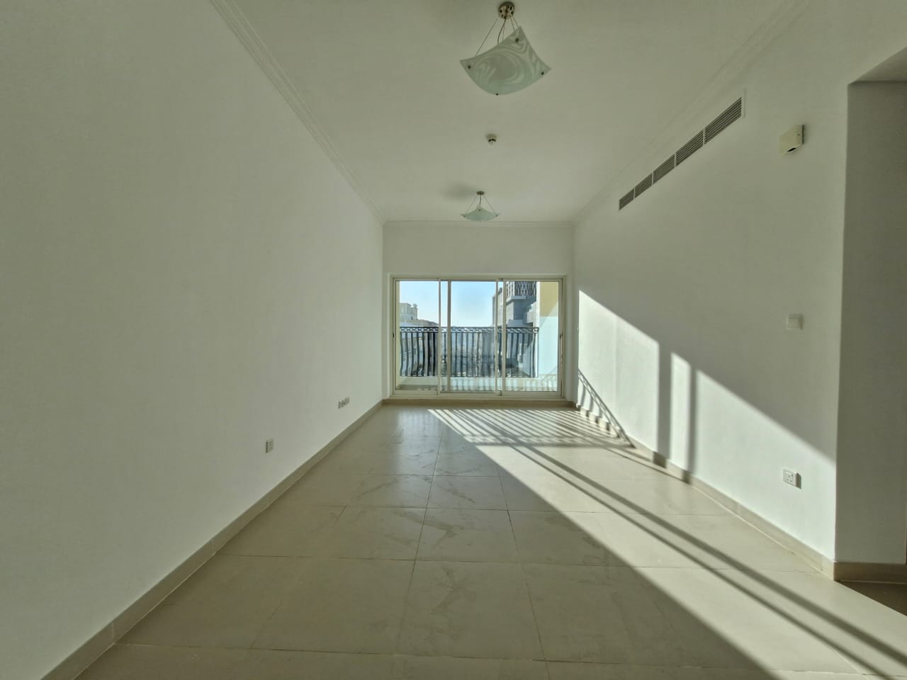 VERY SPACIOUS 2 BEDROOM APARTMENT AT THE MAIN LOCATION READY TO MOVE.