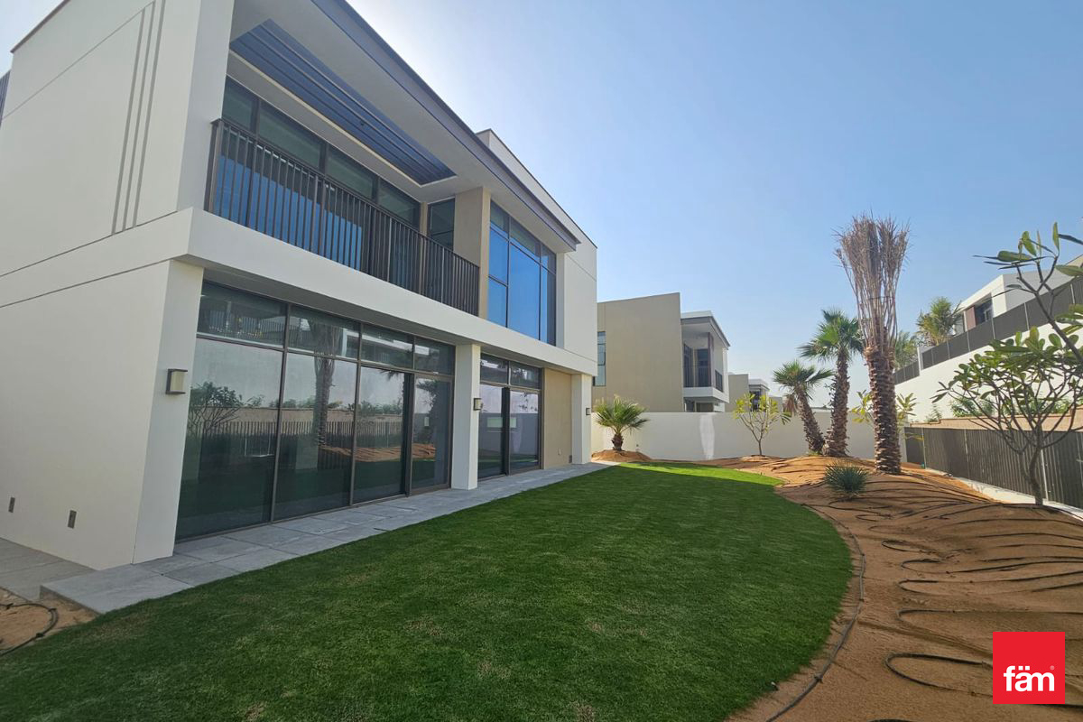 Modern villa with nearby schools and amenities |
