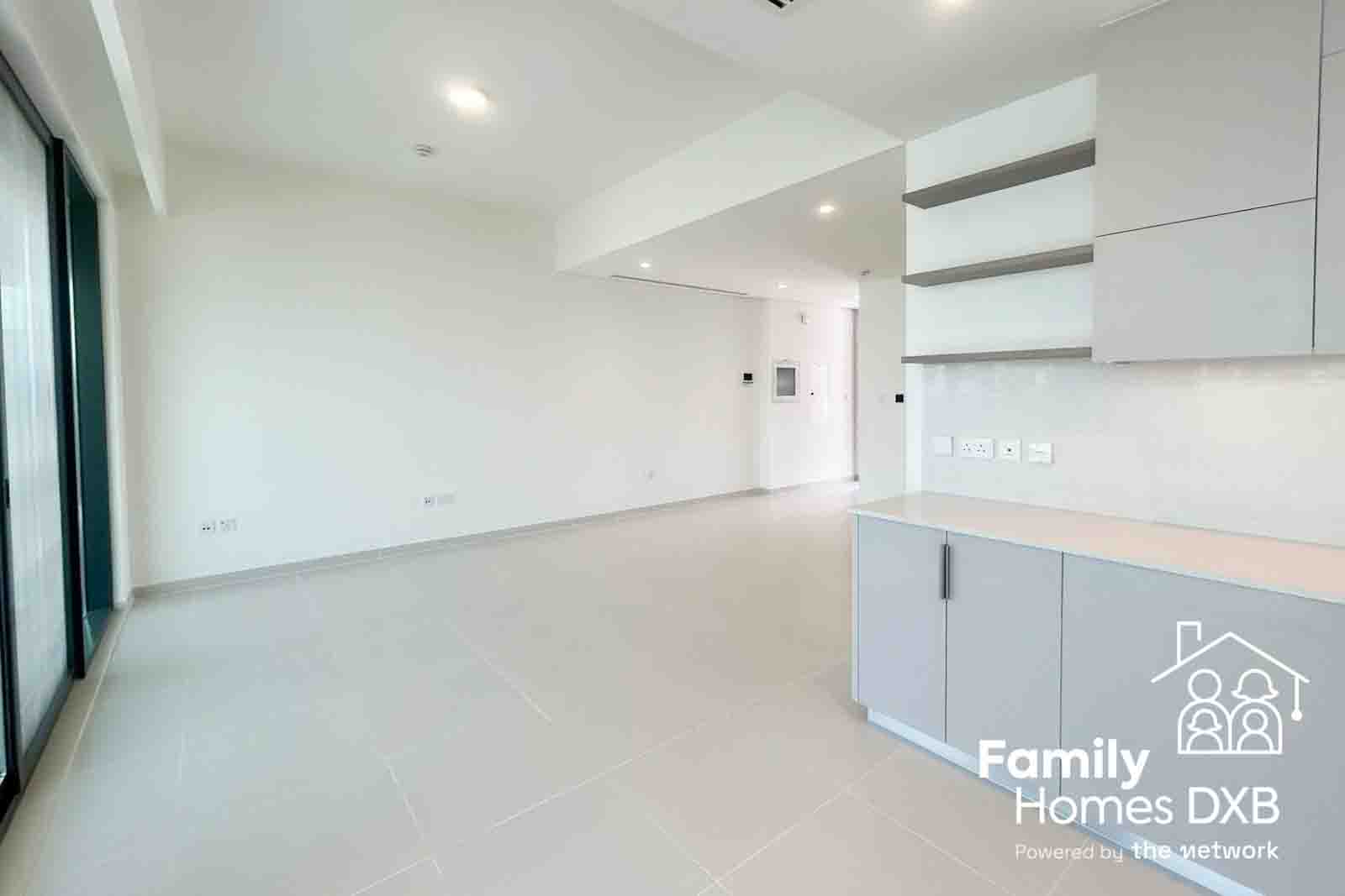Stunning 3BR Townhouse |Spacious Garden | Vacant