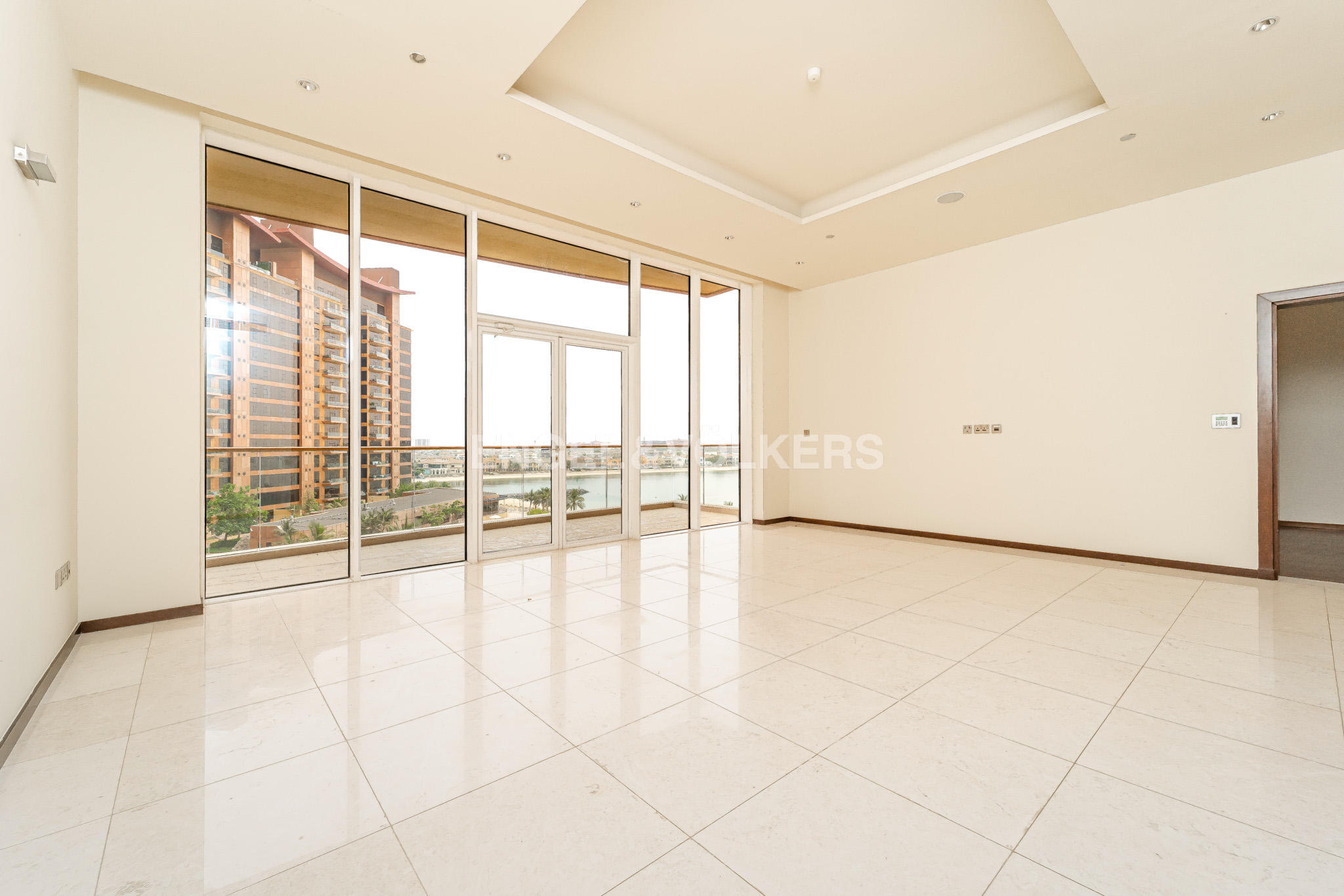 Direct Beach Access | Early March | Mid Floor