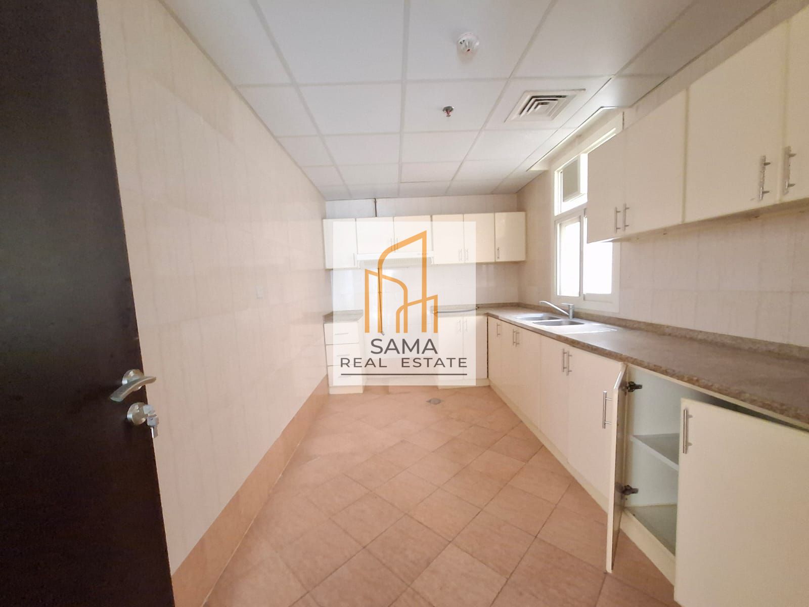 Hot offer 1bhk With balcony 2 washroom only 38k near alzahia city center in muwailih
