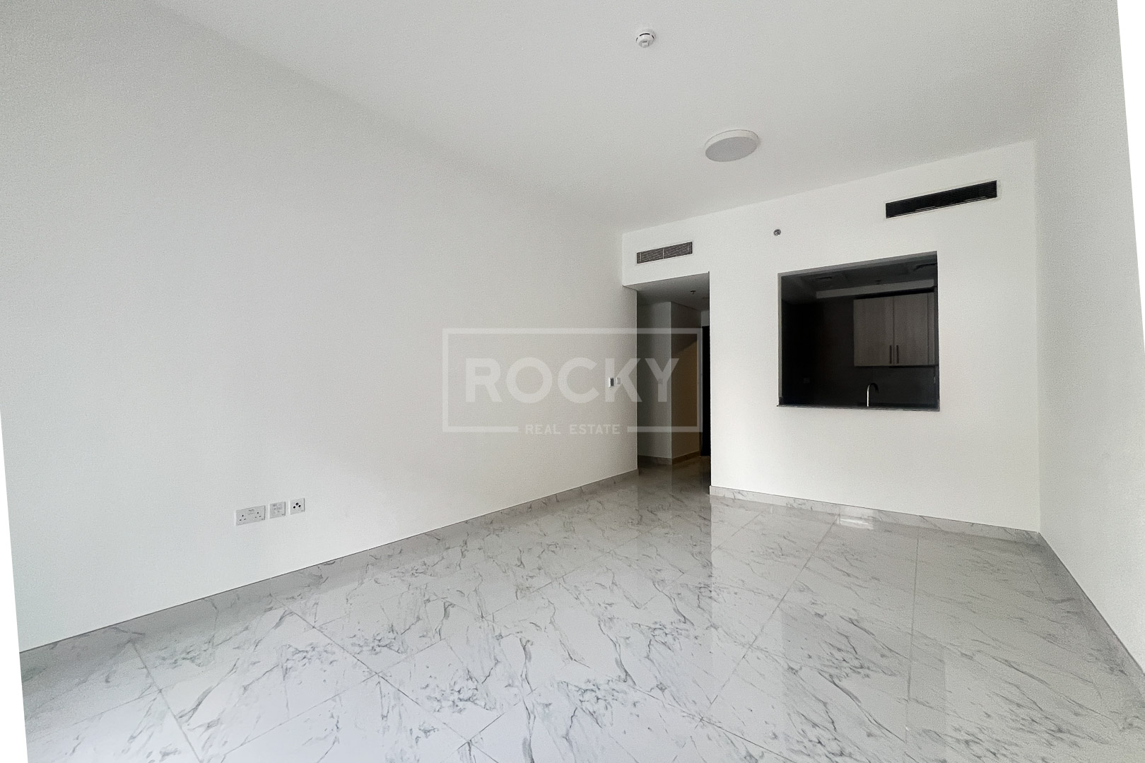 HUGE BALCONY I STORAGE I SEMI CLOSED KITCHEN