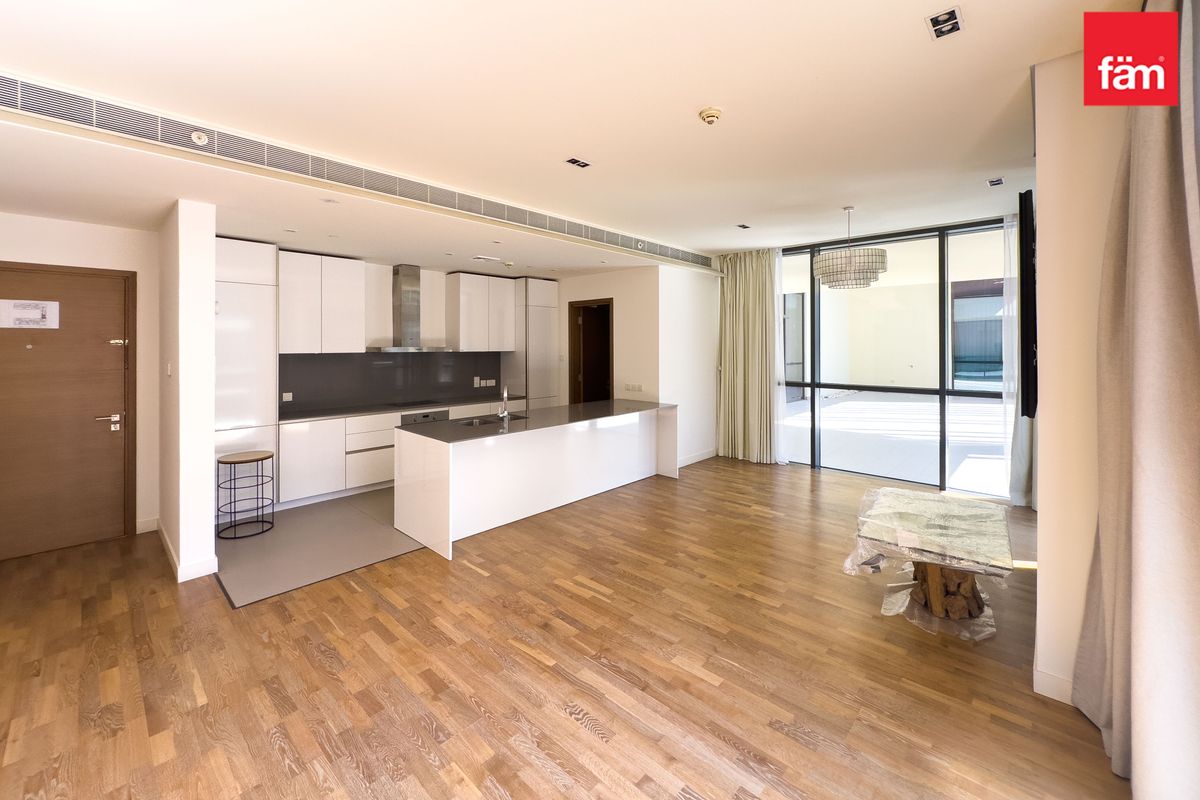 Corner Unit, Stunning, Bright and Spacious
