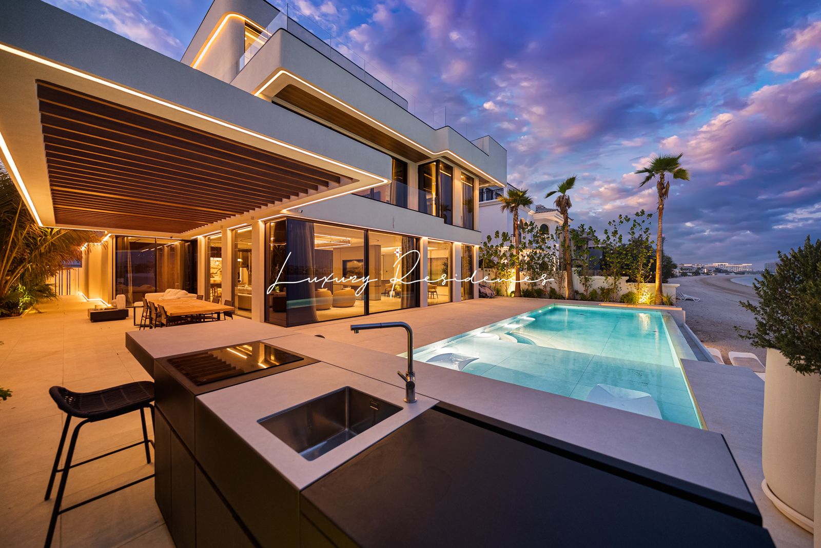 ** First Class Triple Storey Beach Villa **