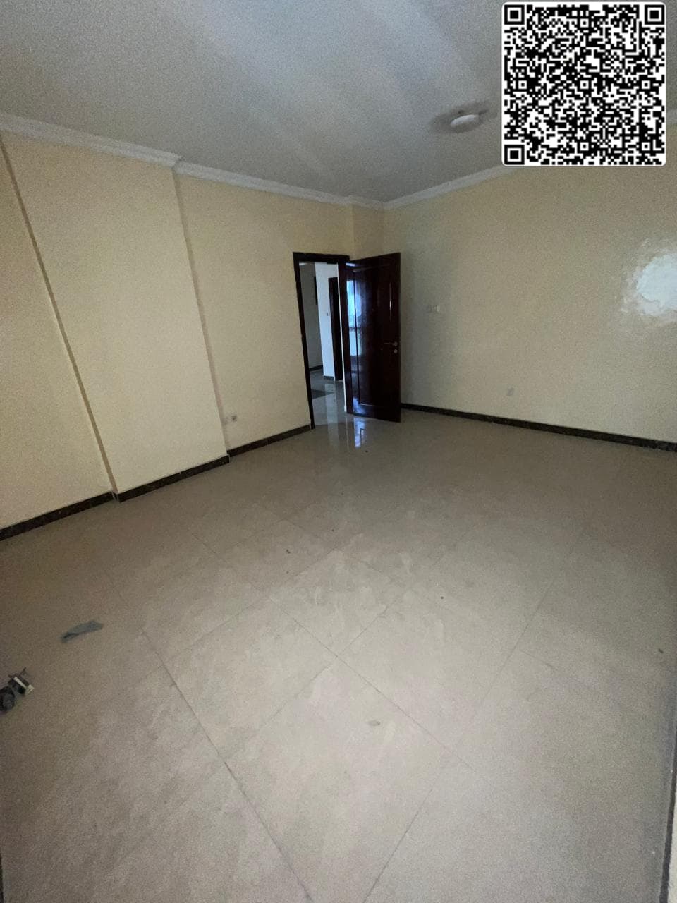 Three rooms, a living room, and two bathrooms in Rashidiya 3, Old Traffic Street. Price: 48,000 EGP payable in four installments with a security deposit by check.