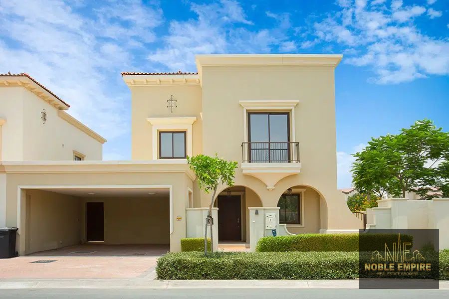 Corner 5 BR and Maid Villa Near to Swimming Pool