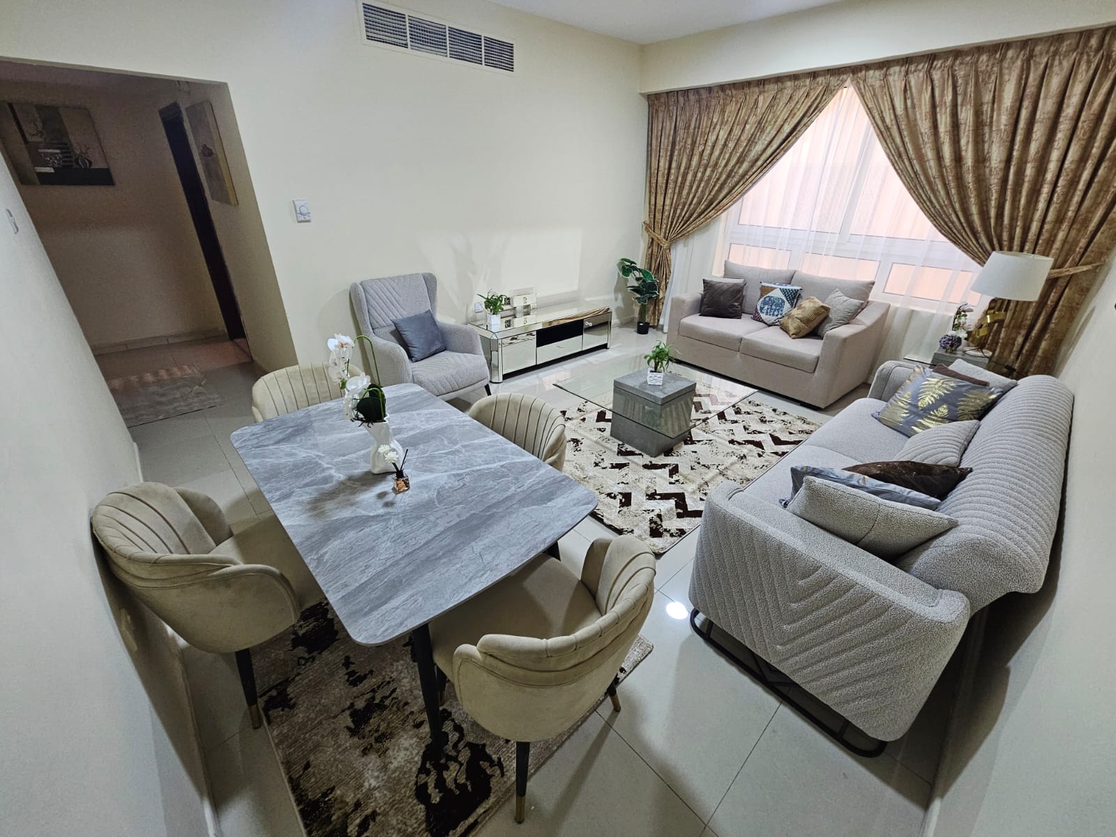 Limited-Time Offer – Last Unit Available A distinctive family apartment with excellent features