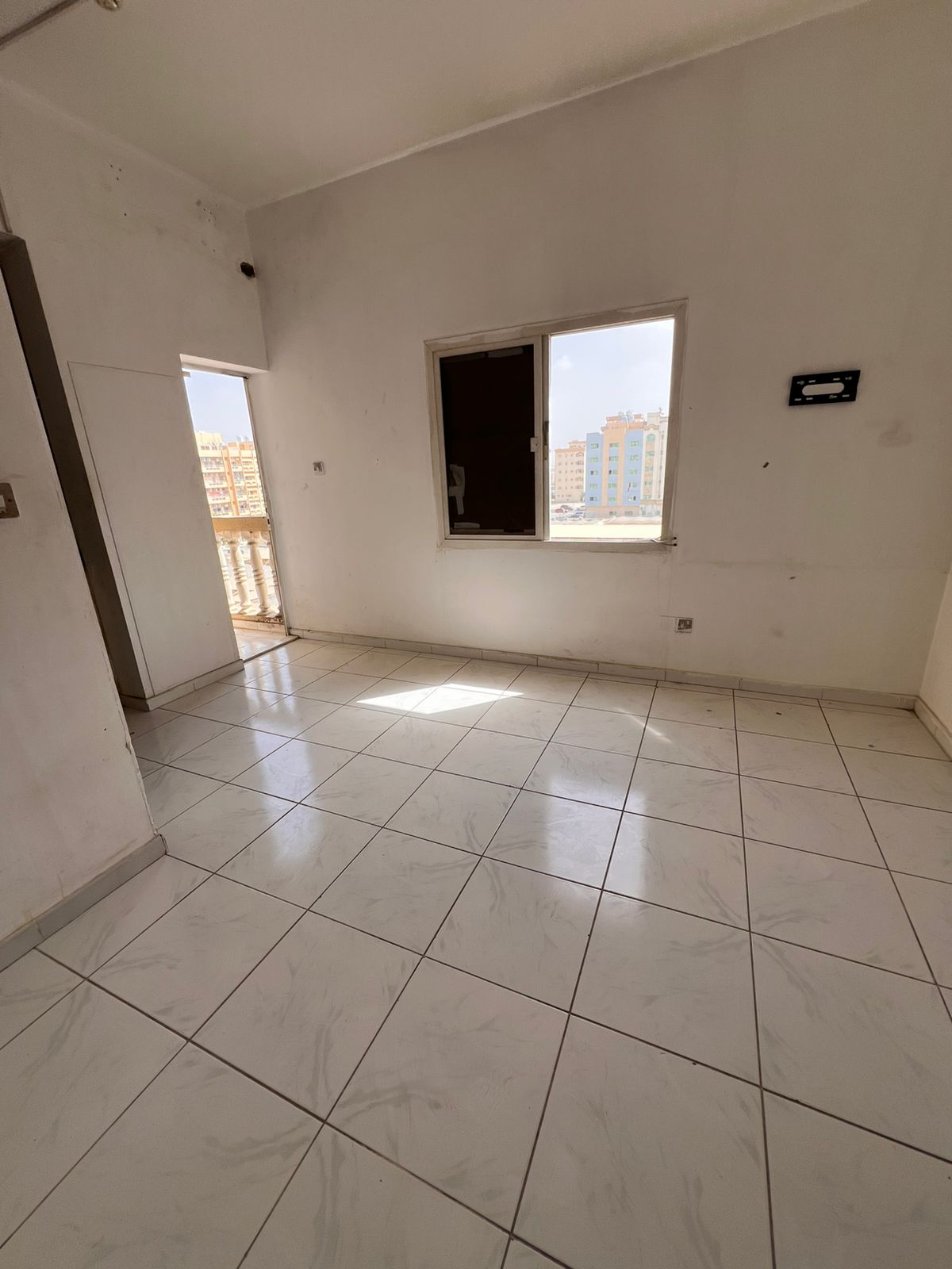 Studio in Al Buteen – Bachelors Accommodation Neat and ready-to-move-in space Quiet location close to all services Ideal for employees and single occu