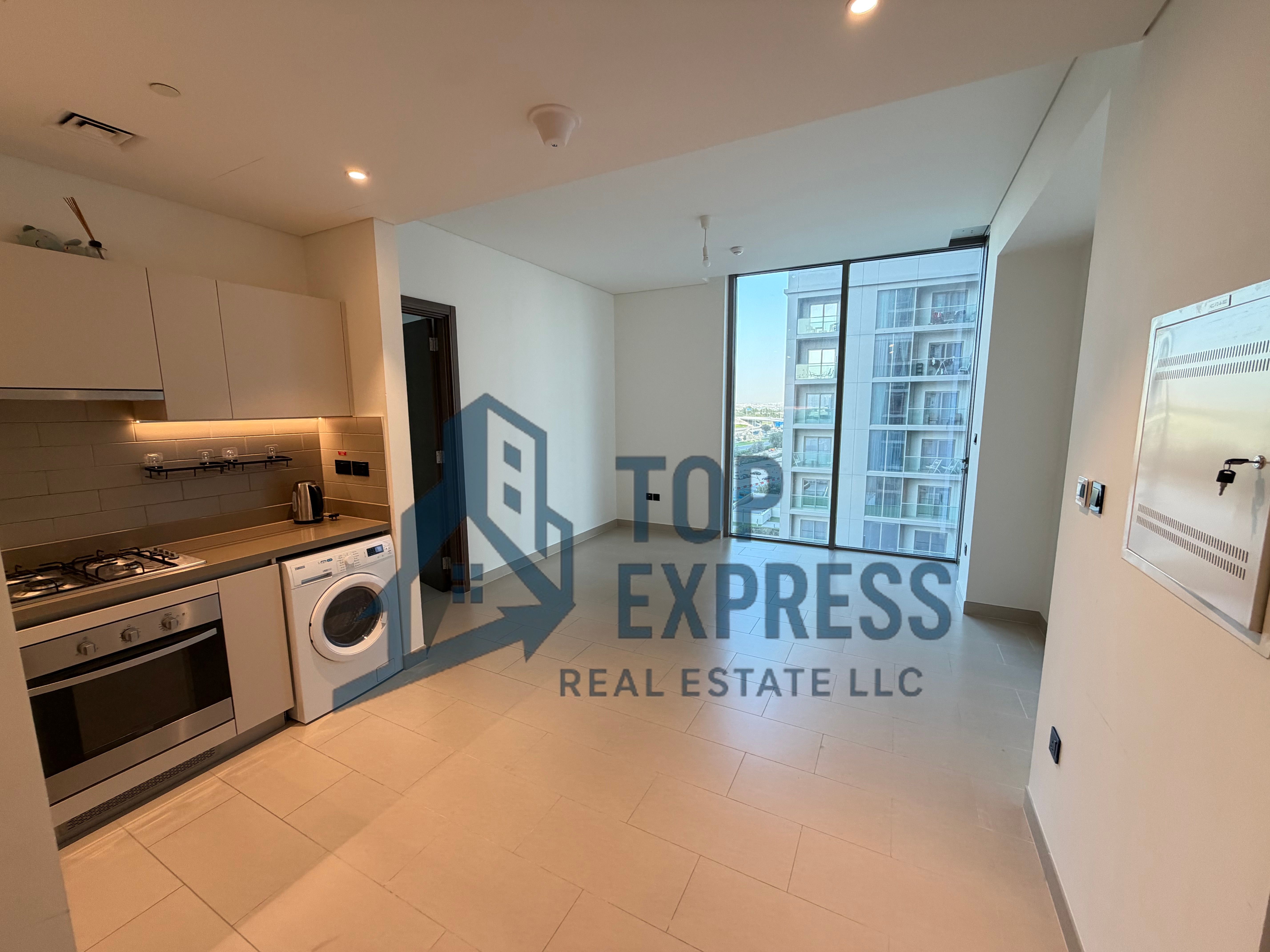 Beautiful 2 Bedroom | Unfurnished | Pool VIEW Creek Water View