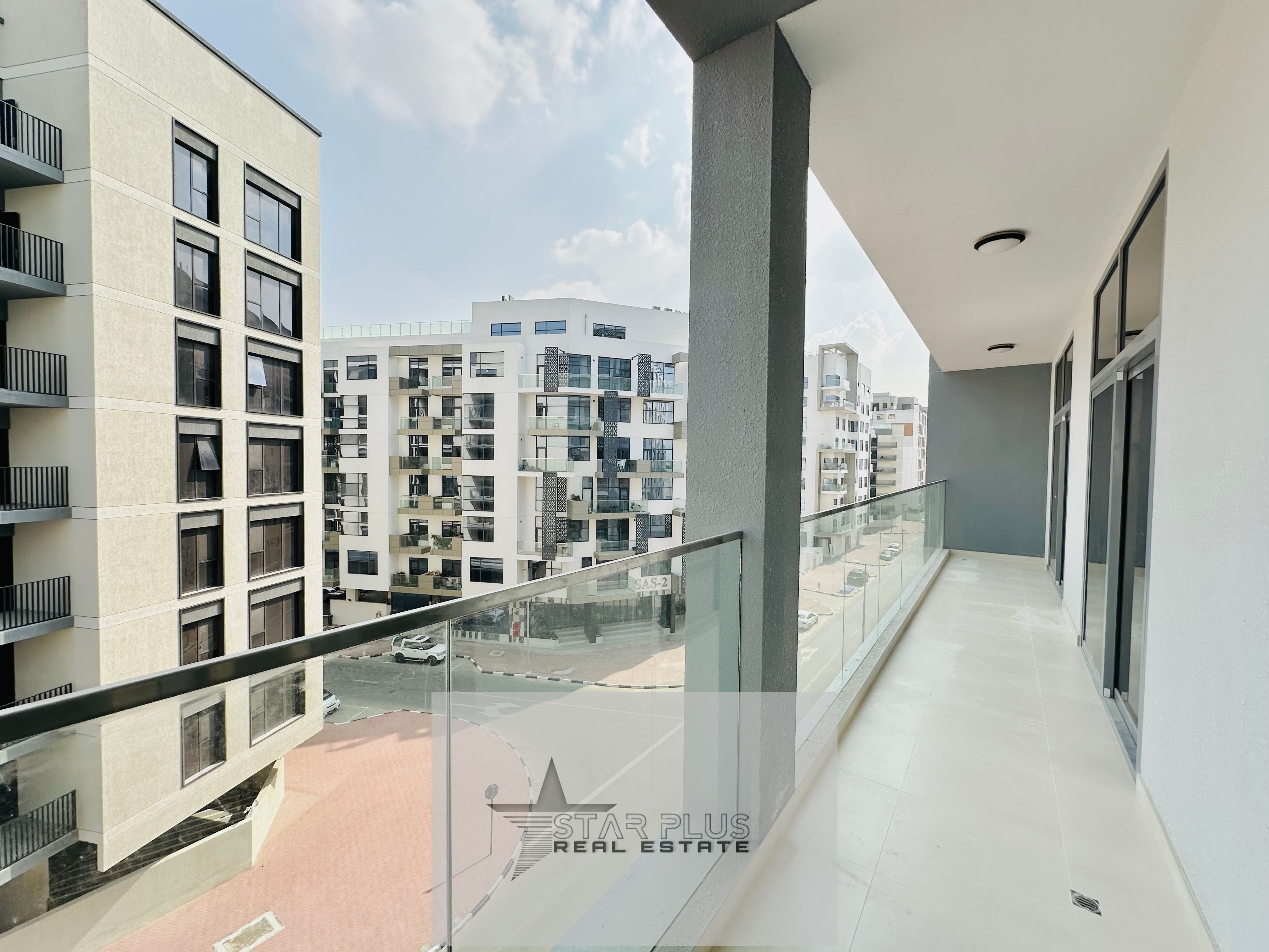 !! VERY HUGE APARTMENT WITH MAID ROOM !! LIKE A NEW