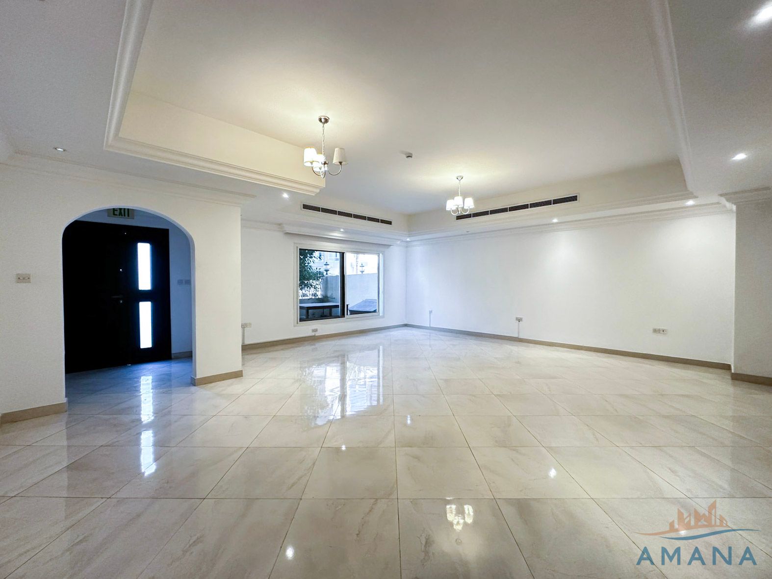 Massive 4 Bedroom / Ready for Move / Bright Unit
