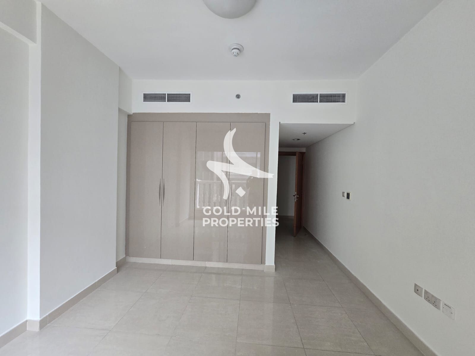 SPACIOUS 2 BHK - BIG SIZE - ELEGANT LIVING - FAMILY BUILDING