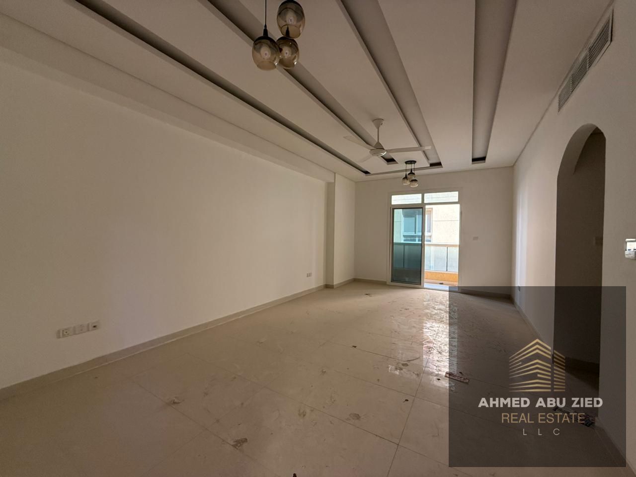 First occupancy with one month free! Apartment consisting of two master bedrooms, a fully equipped kitchen, a spacious living room, three bathrooms, a